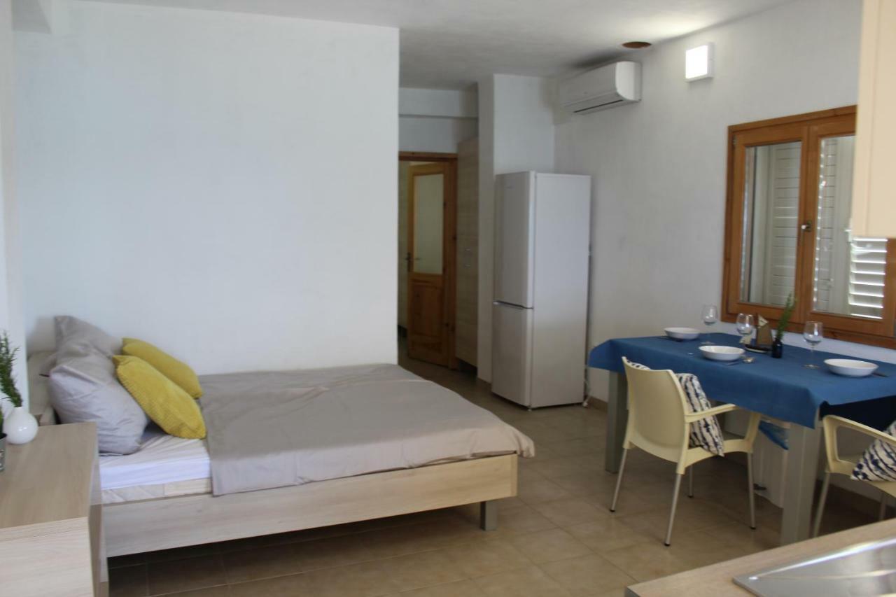Apartments Andrea Vela Luka Exterior photo